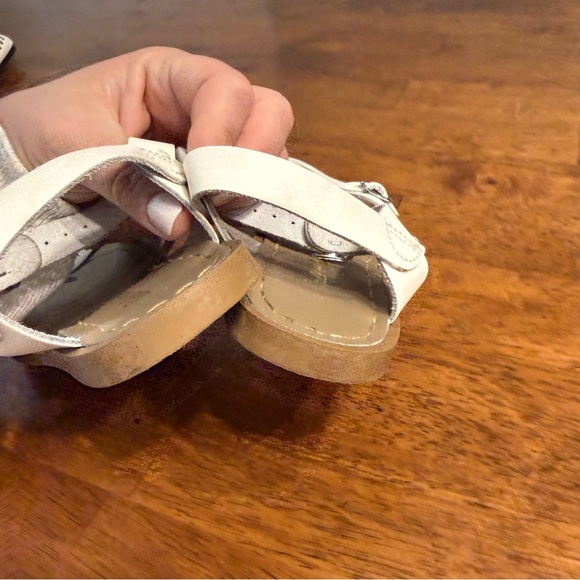 Salt water sandals by Hoy Kids White Sandals size 2 - Picture 7 of 9